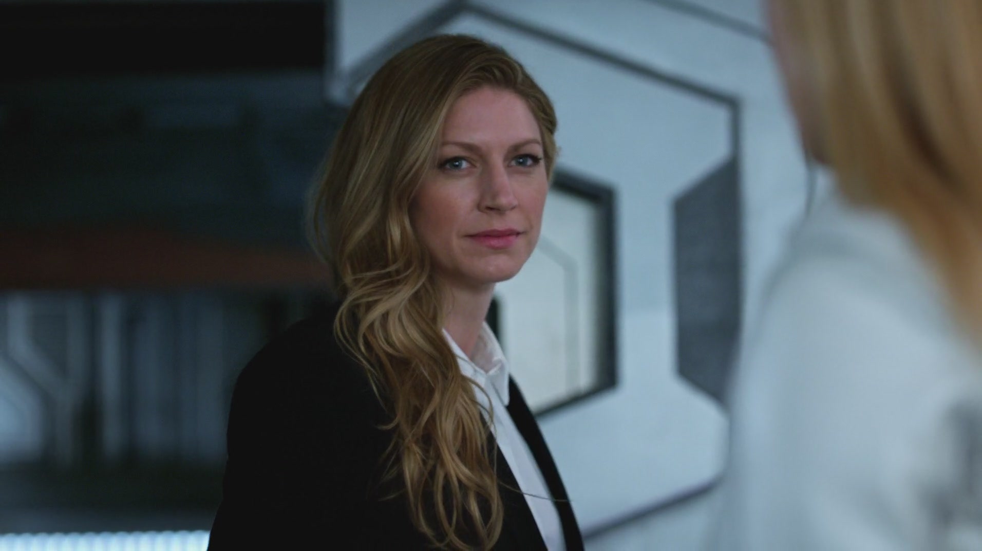 Jes Macallan Re-ups For Another Season With DCs Legends 